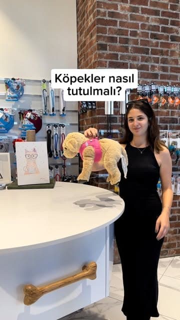 Çocuklarımızın bacak, omurga ve omuz sağlığını korumak için onu taşıma şeklimize de dikkat etmemiz gerekiyor. Bu noktada kalça ve göğüsü …